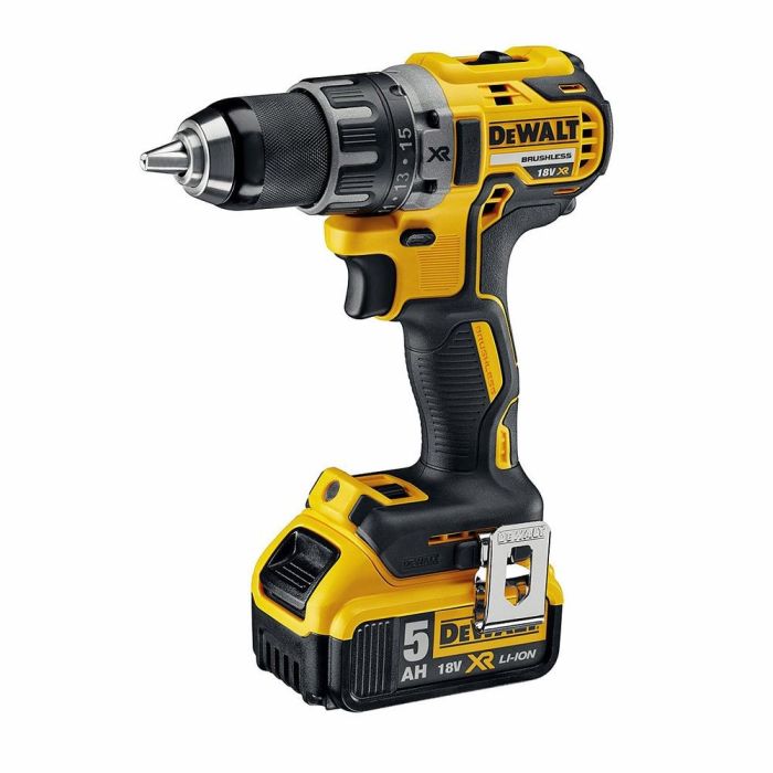 DeWALT - Masina de gaurit si insurubat 70Nm, cu 2 acumulatori Li-Ion XR 18V, 5.0Ah, incarcator, valiza [DCD791P2-QW]