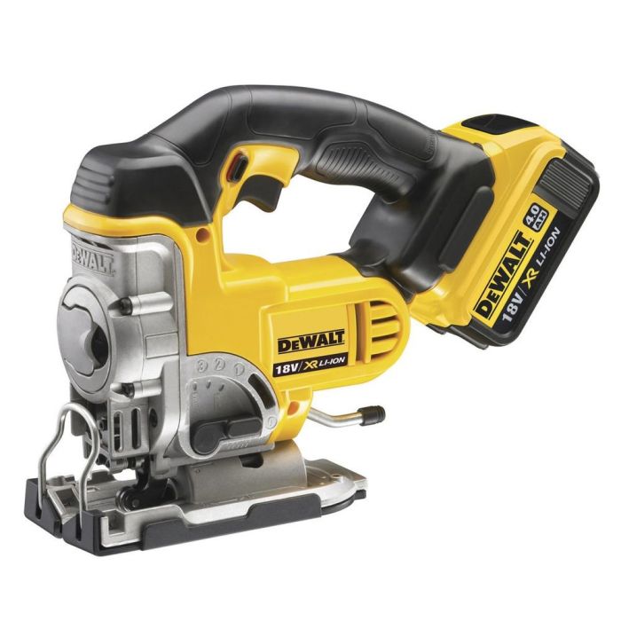 DeWALT - Fierastrau pendular cu acumulator Li-Ion XR 18V 2x4.0Ah 135mm lemn [DCS331M2-QW]